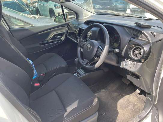 Toyota vitz image 3