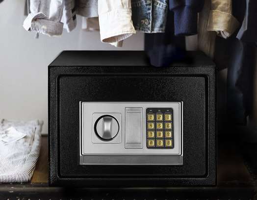 Office Safe : Heavy-Duty 20kg Fireproof Safe image 1