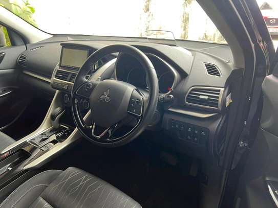 Mitsubishi Cross image 3