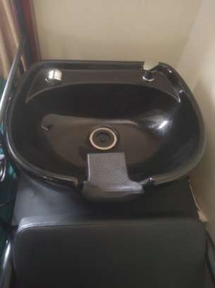 Selling my Brand new imported salon sink image 5