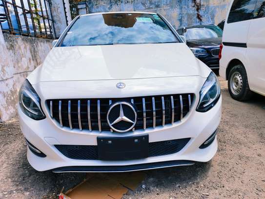 Mercedes Benz B180 2017 white image 1