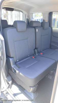 Toyota sienta hybrid silver 2018 image 5