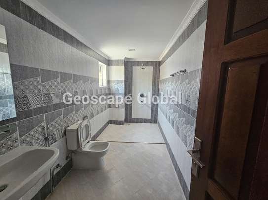 5 Bed Apartment with En Suite in Kilimani image 31