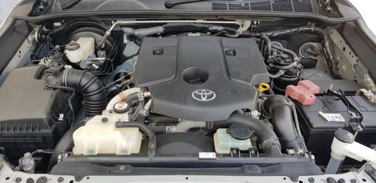 Toyota Fortuner Silver 2018 4wd image 5