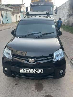 Toyota sienta KCY image 3