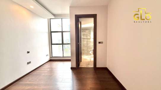 3 Bed Apartment with En Suite in Brookside image 4