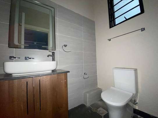 3 Bed Apartment with En Suite in Kilimani image 19