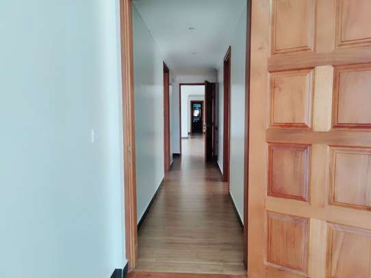 4 Bed Apartment with En Suite in Parklands image 12