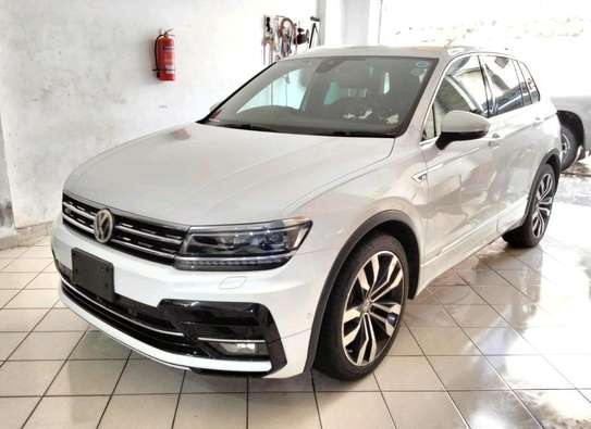 VOLKSWAGEN TIGUAN R LINE WITH SUNROOF image 1