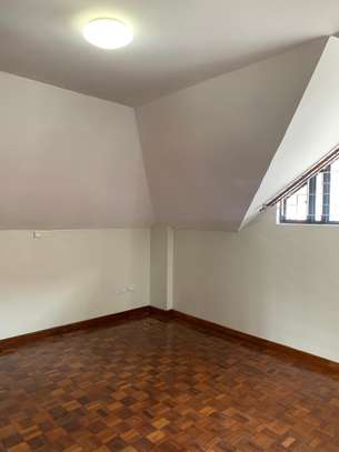 2 BEDROOM PENTHOUSE ALL ENSUIT image 5