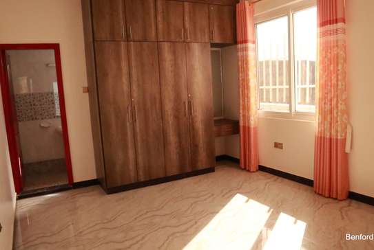 4 Bed Townhouse  in Bamburi image 12