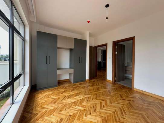 4 Bed Apartment with En Suite at Rosslyn image 30