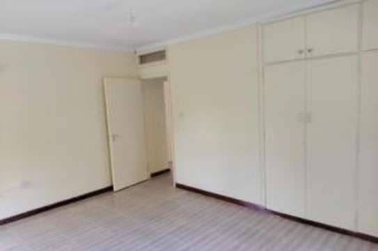 3 Bed House with En Suite at Lavington Green image 10
