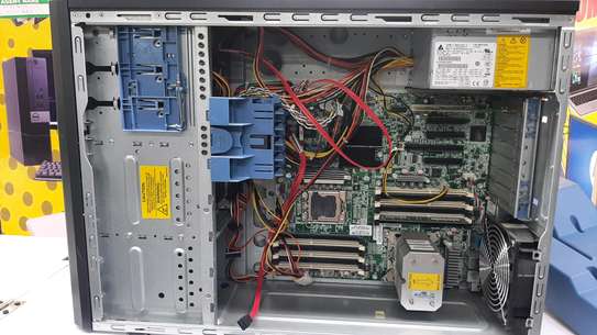The HP ProLiant ML150 G6 server image 2