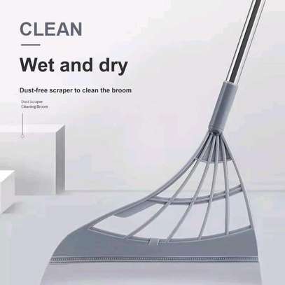 Silicone Floor cleaning squeegee image 2