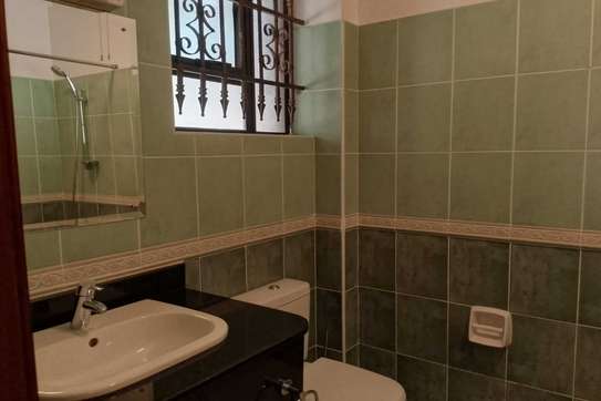3 Bed Apartment with En Suite in Kilimani image 14