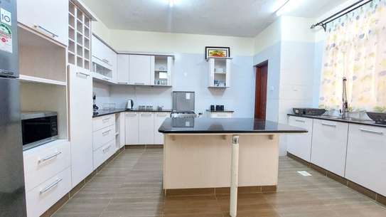 3 Bed Apartment with Swimming Pool in Kilimani image 4