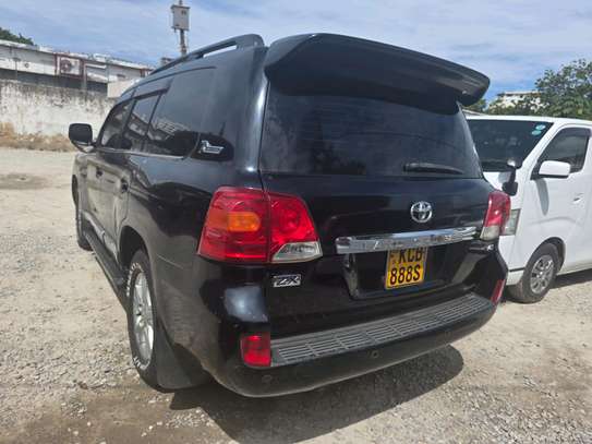 Land Cruiser V8 image 1