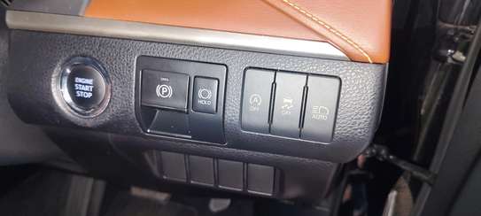 Toyota Harrier premium grade black sunroof 2018 image 9