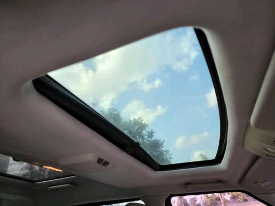 Land Rover Discovery 4 SDV6 HSE Year 2010 SUNROOF image 6