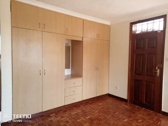 5 Bed House with En Suite at Benin Dr image 32