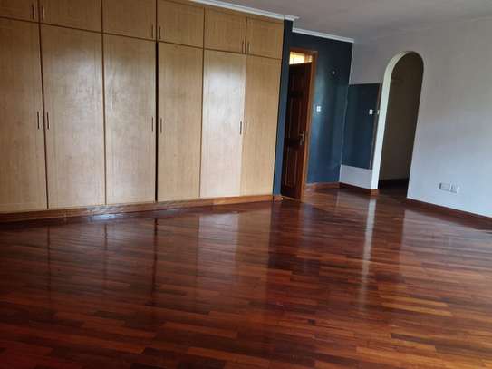 4 Bed House with En Suite at Lavington image 17