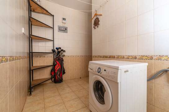 3 Bed Apartment with En Suite in Westlands Area image 14