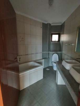 3 Bed Apartment with En Suite in Kileleshwa image 5
