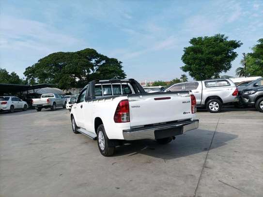 TOYOTA HILUX (MKOPO/ HIRE PURCHASE ACCEPTED image 5