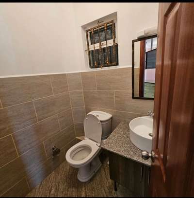 2 bedroom all ensuite with Dsq available image 5