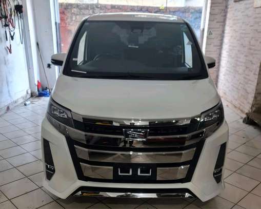 Toyota Noah WXB 2018 4wd optional image 12
