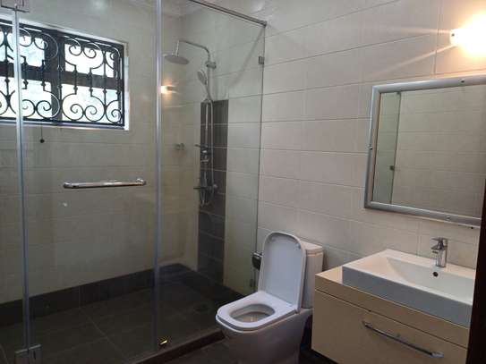 5 Bed House in Runda image 10