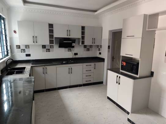 3-Bedroom Bungalow with DSQ on 1/8 Acre image 7