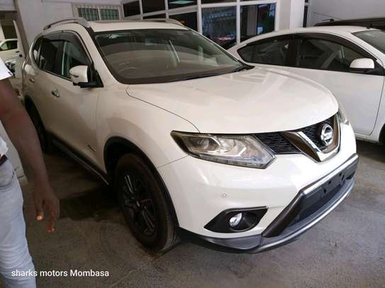 NISSAN X-TRAIL HYBRID WITH SUNROOF image 8