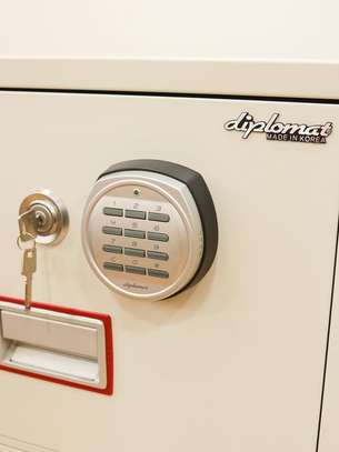 Office Safe: Diplomat 3-Drawer Fireproof safe image 4