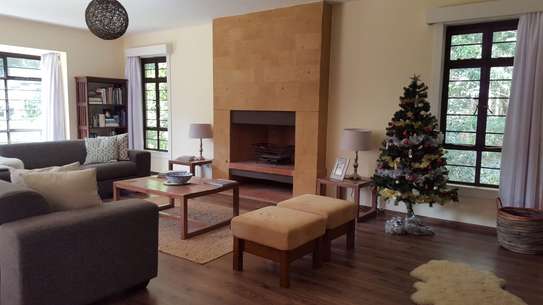 4 Bed House with En Suite in Rosslyn image 7