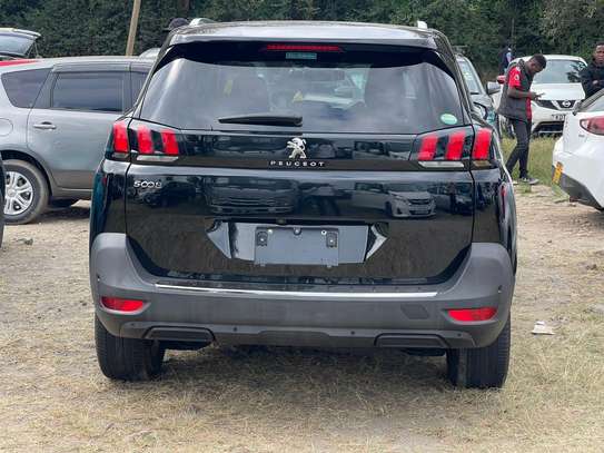 Make Peugeot 5008 Black Color 2019 model. image 2