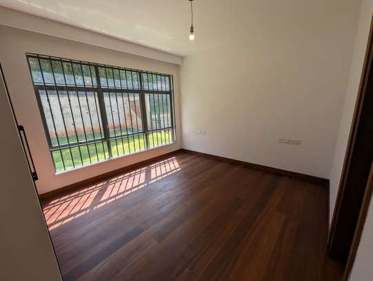 4 Bed Apartment with En Suite at Rosslyn image 5