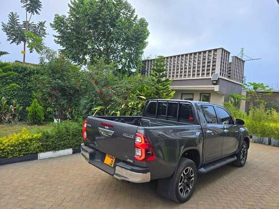 TOYOTA HILUX DOUBLE CAB image 7