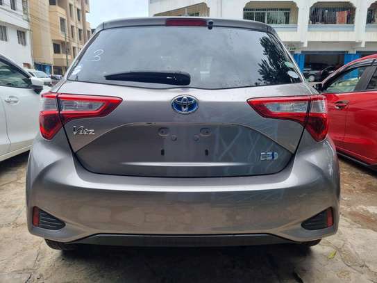 Toyota Vitz hybrid grey 2018 2wd image 9