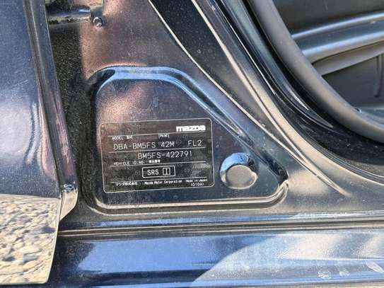 Mazda Axela image 4