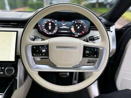 2022 Range Rover Vogue D350 first edition image 8
