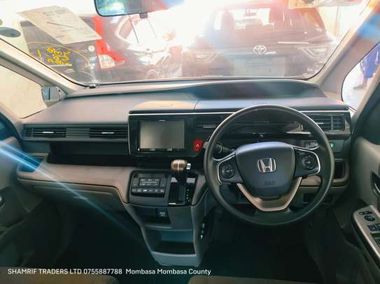 Honda Stepwagon 2018 silver image 7