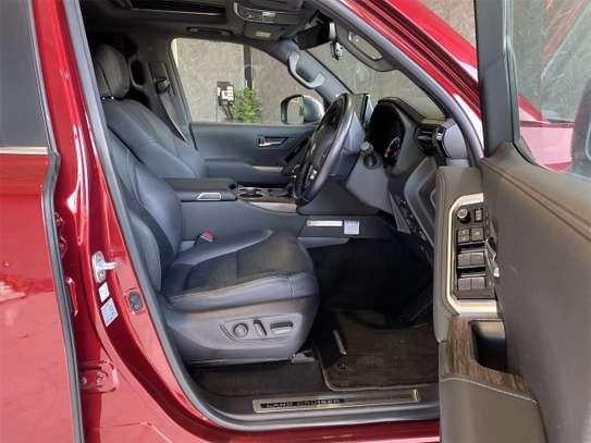 2022 TOYOTA LAND CRUISER image 11