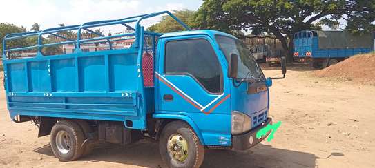 Isuzu elf image 5