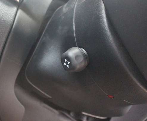 Jeep Grand Cherokee Black Leather Sunroof 2019 75,000 Kms image 5