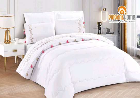 Luxurious Duvet Cover image 4