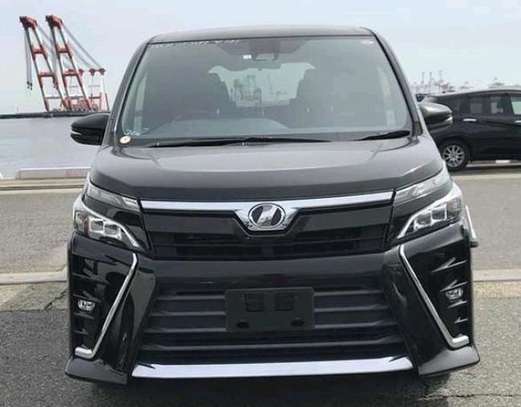 Toyota Voxy Black Si grade 2018 image 8