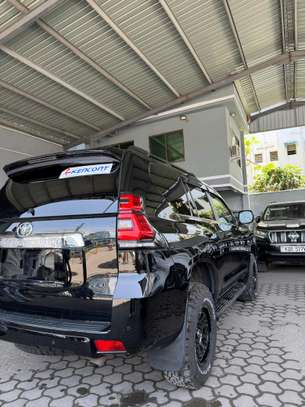 Toyota Land Cruiser Prado Black SUV Rugged Off-Road 2021 image 1