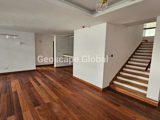 4 Bed Townhouse with En Suite in Rosslyn image 6